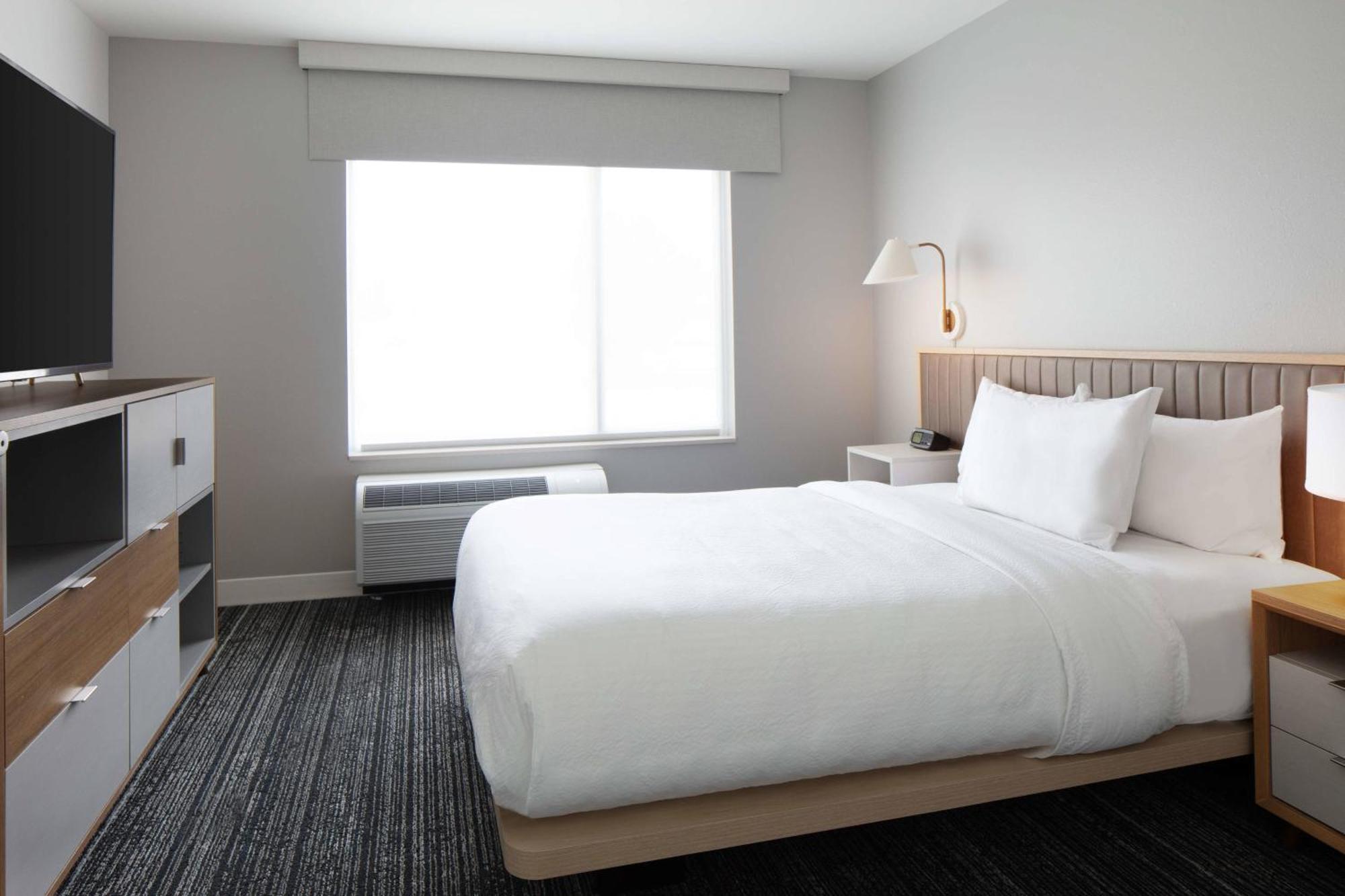Towneplace Suites By Marriott Milwaukee West Bend Zewnętrze zdjęcie