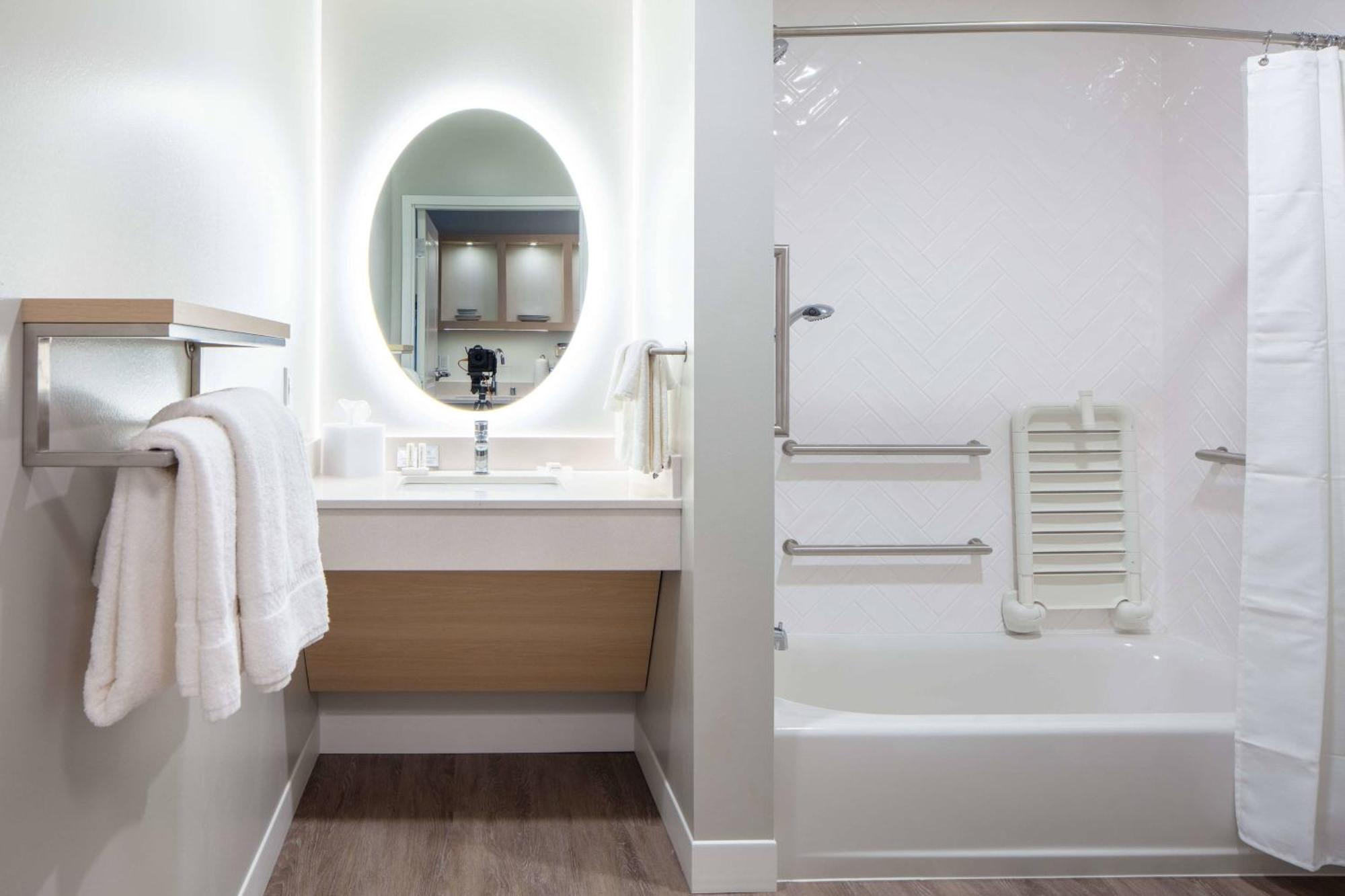 Towneplace Suites By Marriott Milwaukee West Bend Zewnętrze zdjęcie