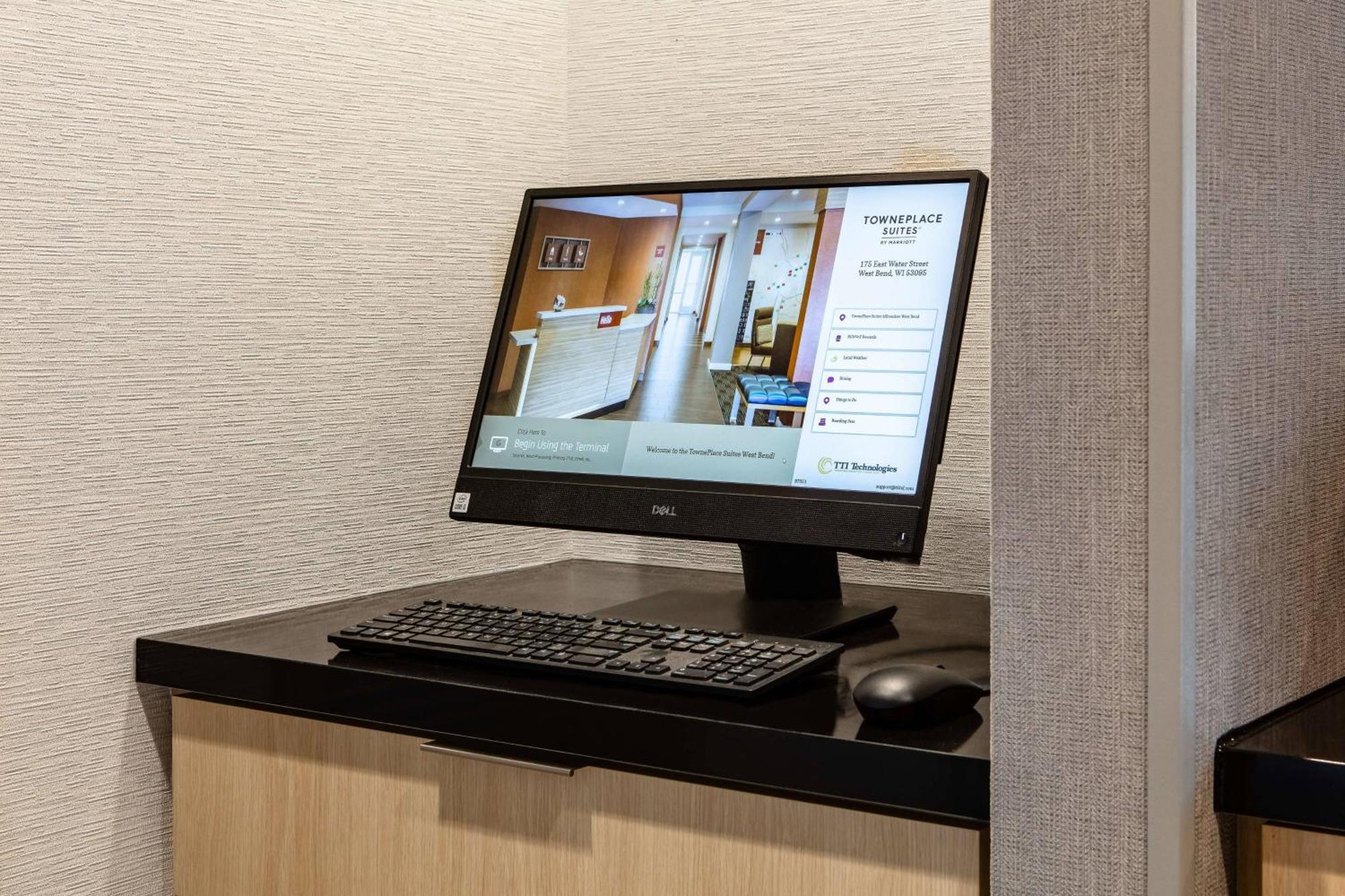 Towneplace Suites By Marriott Milwaukee West Bend Zewnętrze zdjęcie