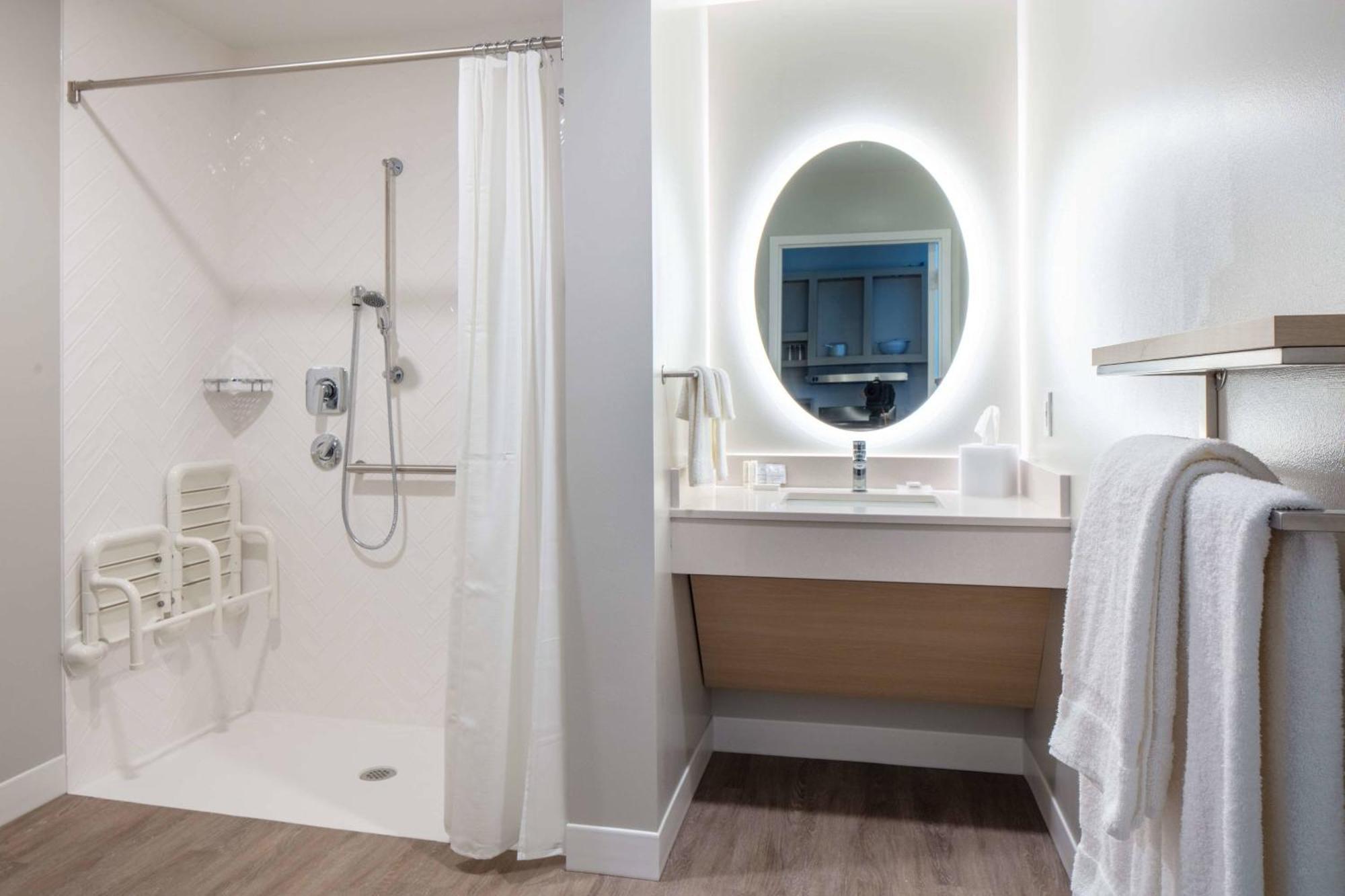 Towneplace Suites By Marriott Milwaukee West Bend Zewnętrze zdjęcie