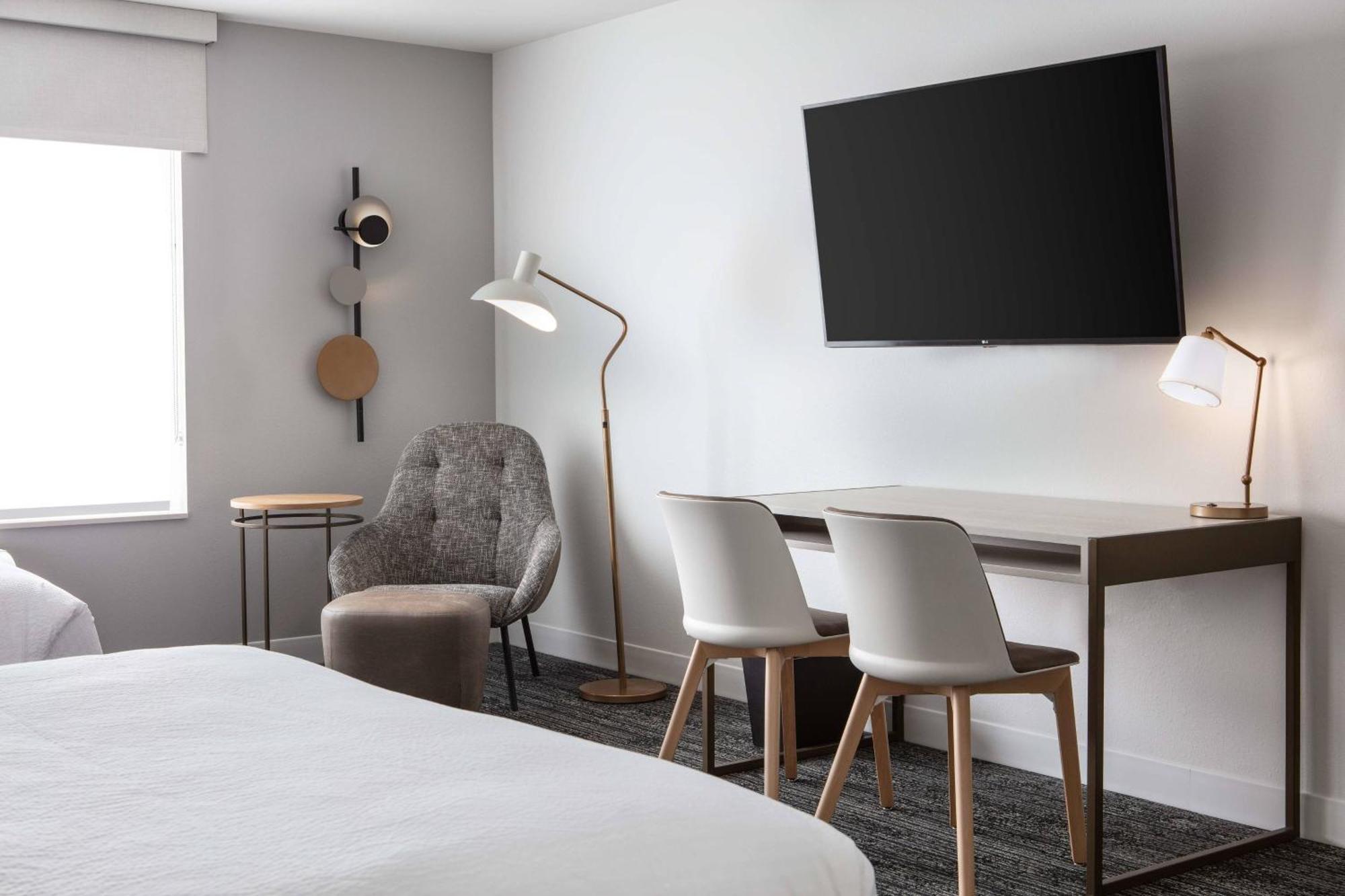 Towneplace Suites By Marriott Milwaukee West Bend Zewnętrze zdjęcie